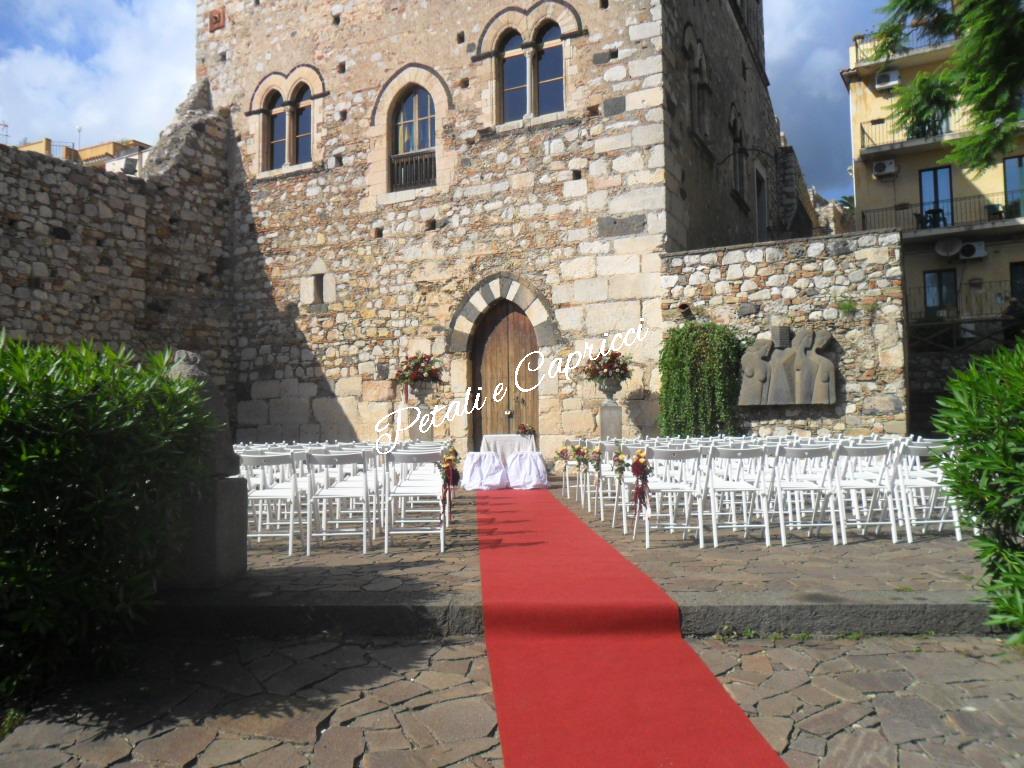 Visualizza: Matrimonio Simbolico a Taormina sotto la Torre (13 Foto)